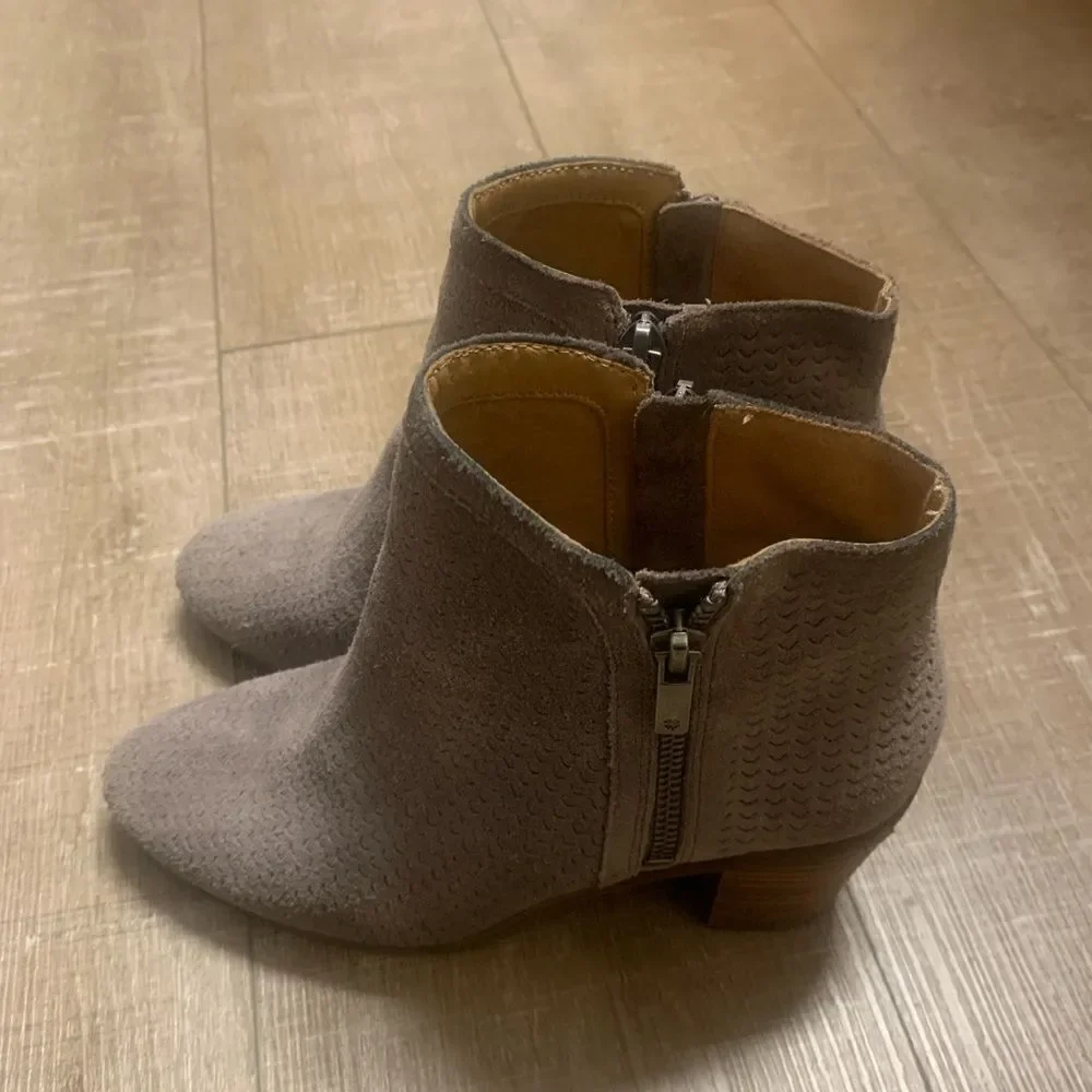 Lucky brand used woman’s boots in fair condition